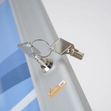 DETTAGLIO SERRATURA BACHECA ESPOSITORE ILLUMINATA A LED PORTA MENU DA PAVIMENTO PER ESTERNO FTO 4XA4